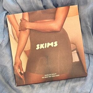 Skims Seamless Sculpt Mid Thigh Short Size XL NWT!